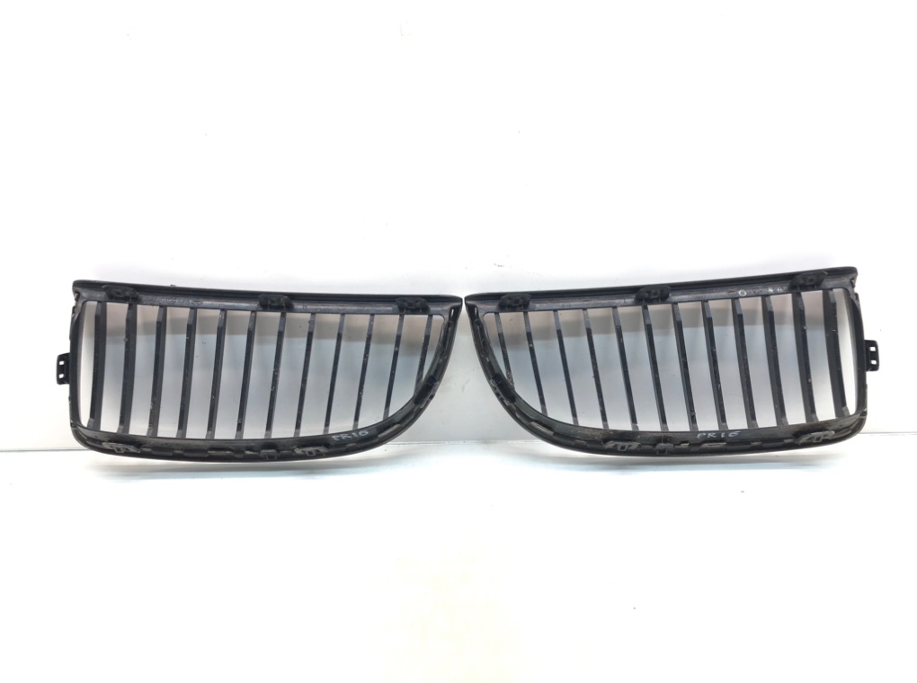Решетка радиатора для BMW 3 E90/E91/E92/E93, 2008 г. 2.0 TD дизель б/у — фото 3
