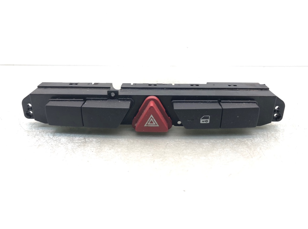 Кнопка аварийной сигнализации для Kia Ceed, 2012 г. 1.6 CRDi дизель б/у