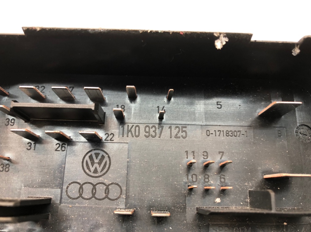 Блок предохранителей для Volkswagen Golf, 2006 г. 1.9 TDi дизель б/у — фото 9