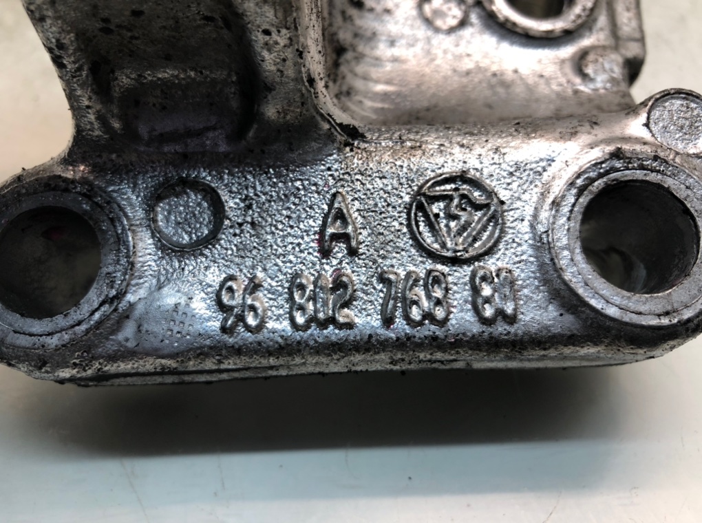 Кронштейн полуоси для Citroen C3, 2008 г. 1.6 HDi дизель б/у — фото 6