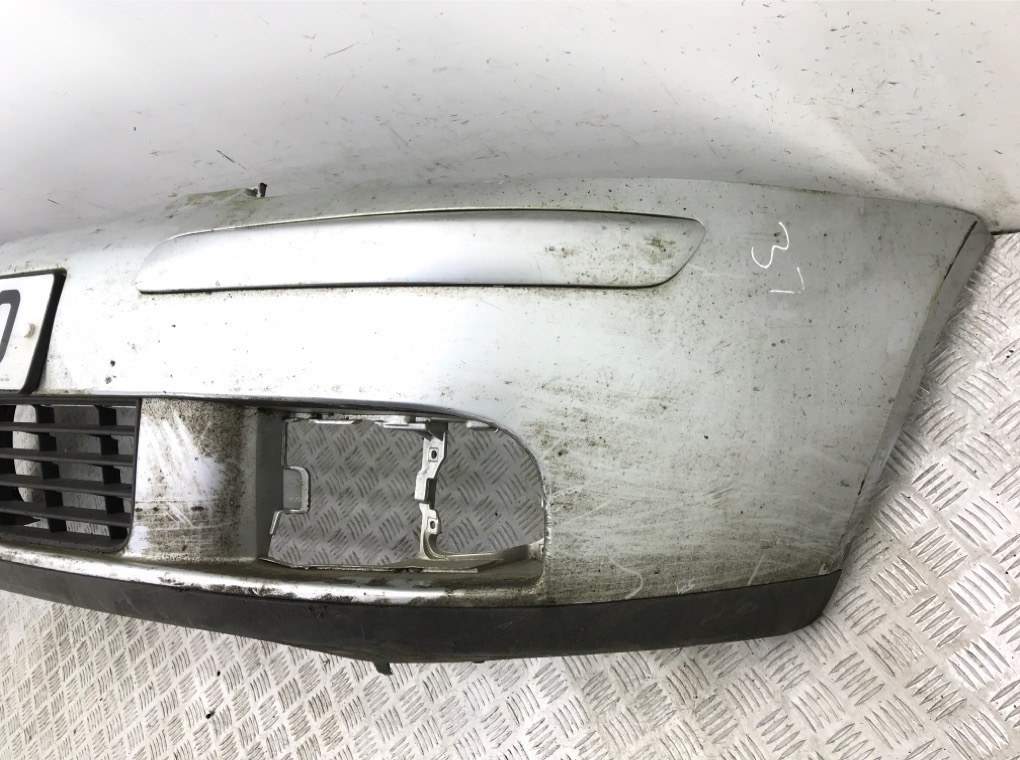 Бампер передний для Volkswagen Golf, 2008 г. 1.9 TDi дизель б/у — фото 4