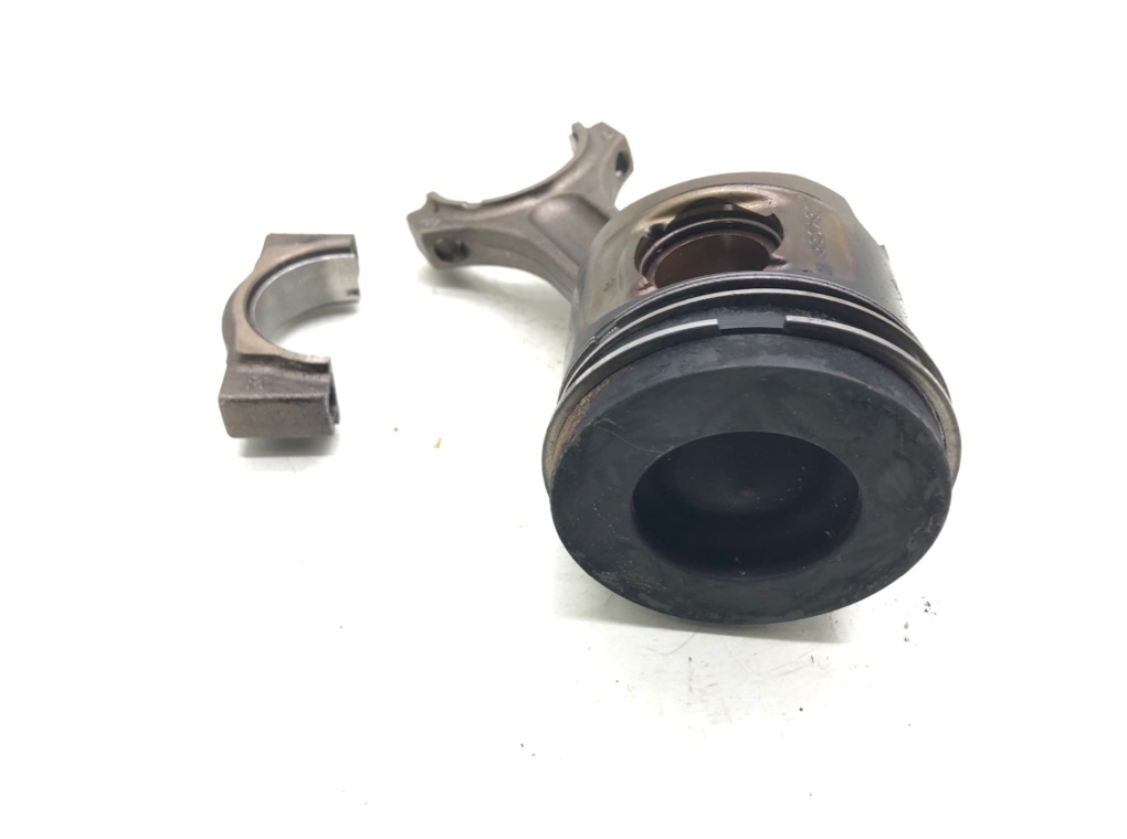 Поршень для BMW 3 E90/E91/E92/E93, 2008 г. 2.0 TD дизель б/у — фото 2