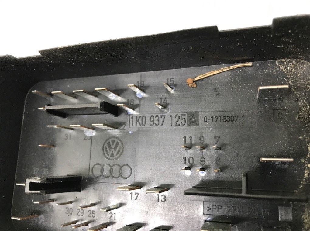 Блок предохранителей для Volkswagen Jetta, 2008 г. 1.9 TDi дизель б/у — фото 5