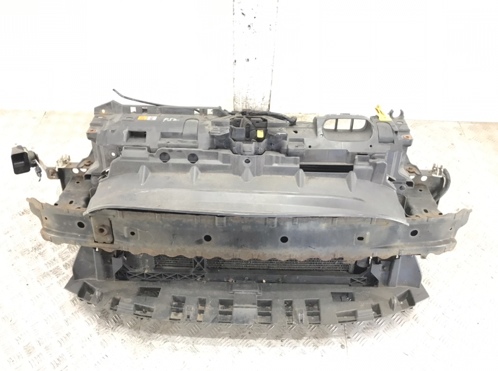 Панель передняя (телевизор) для Ford Fiesta, 2009 г. 1.4 TDCi дизель б/у — фото 2