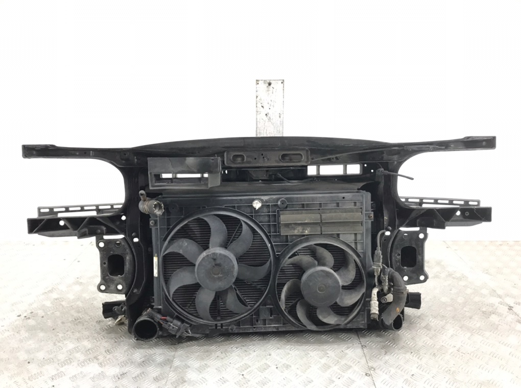 Панель передняя (телевизор) для Volkswagen Touran, 2006 г. 2.0 TDi дизель б/у — фото 5