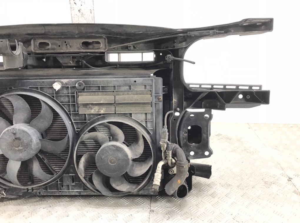 Панель передняя (телевизор) для Volkswagen Touran, 2006 г. 2.0 TDi дизель б/у — фото 7
