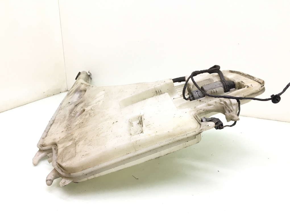 Бачок омывателя для BMW 3 E90/E91/E92/E93, 2007 г. 2.0 TD дизель б/у — фото 3