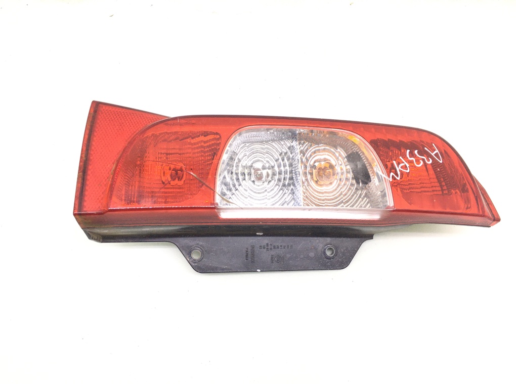 Фонарь задний левый для Peugeot Bipper, 2013 г. 1.3 HDi дизель б/у