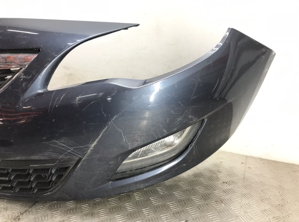 Бампер передний для Opel Astra, 2010 г. 1.3 CDTi дизель б/у — фото 2