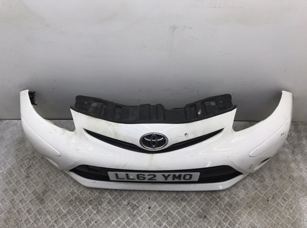 Бампер передний для Toyota Aygo, 2012 г. 1.0 i бензин б/у — фото 2