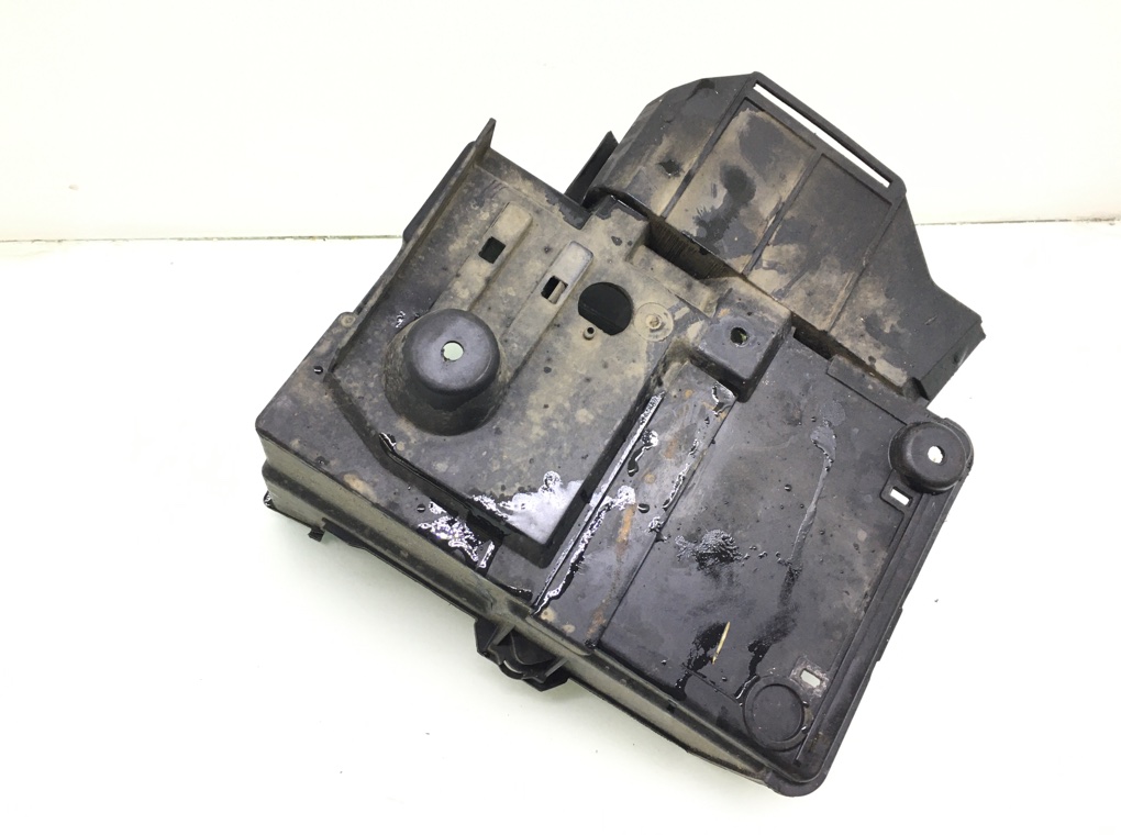 Полка аккумулятора для Ford Focus, 2006 г. 1.6 i бензин б/у — фото 4
