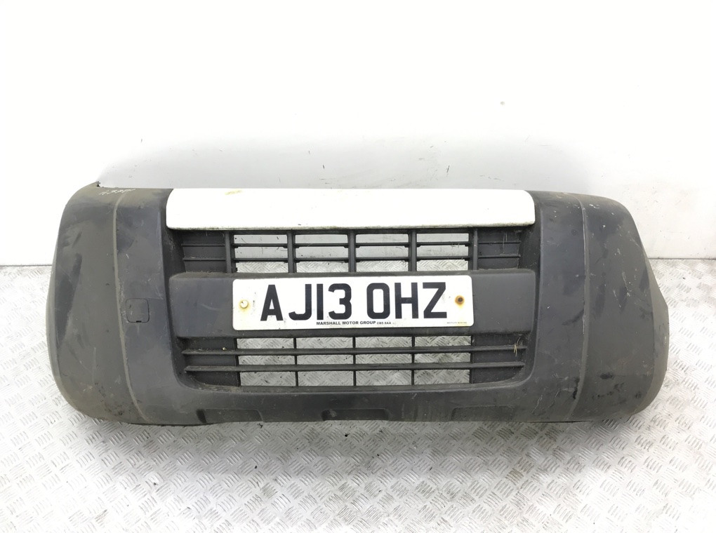 Бампер передний для Peugeot Bipper, 2013 г. 1.3 HDi дизель б/у