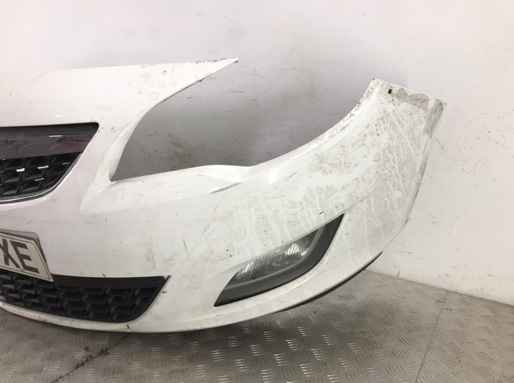 Бампер передний для Opel Astra, 2012 г. 1.7 CDTi дизель б/у — фото 2