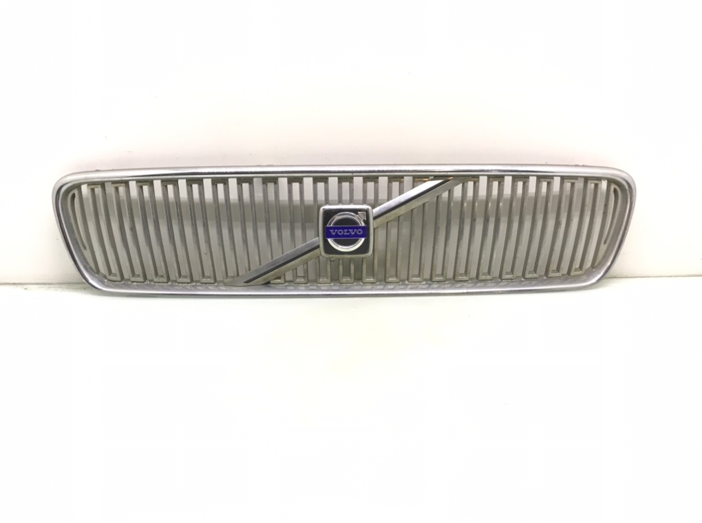 Решетка радиатора для Volvo V50, 2005 г. 2.0 TD дизель б/у