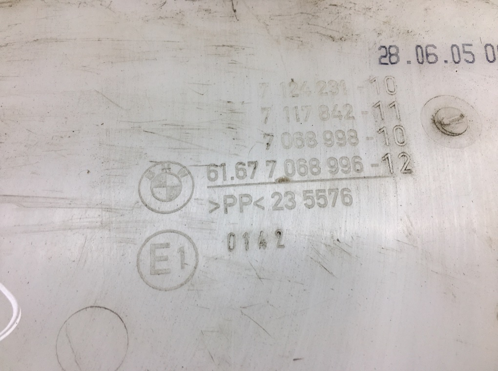 Бачок омывателя для BMW 1 E87/E81/E82/E88, 2005 г. 2.0 TD дизель б/у — фото 5