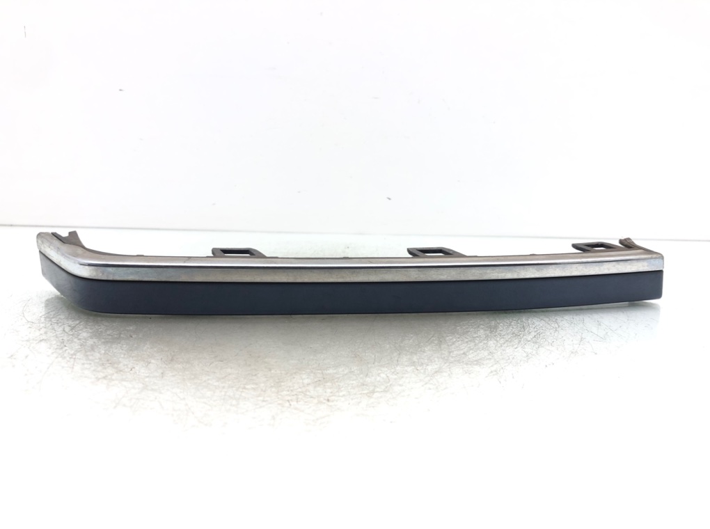 Накладка под фонарь левый для Volvo S80, 2003 г. 2.4 i бензин б/у