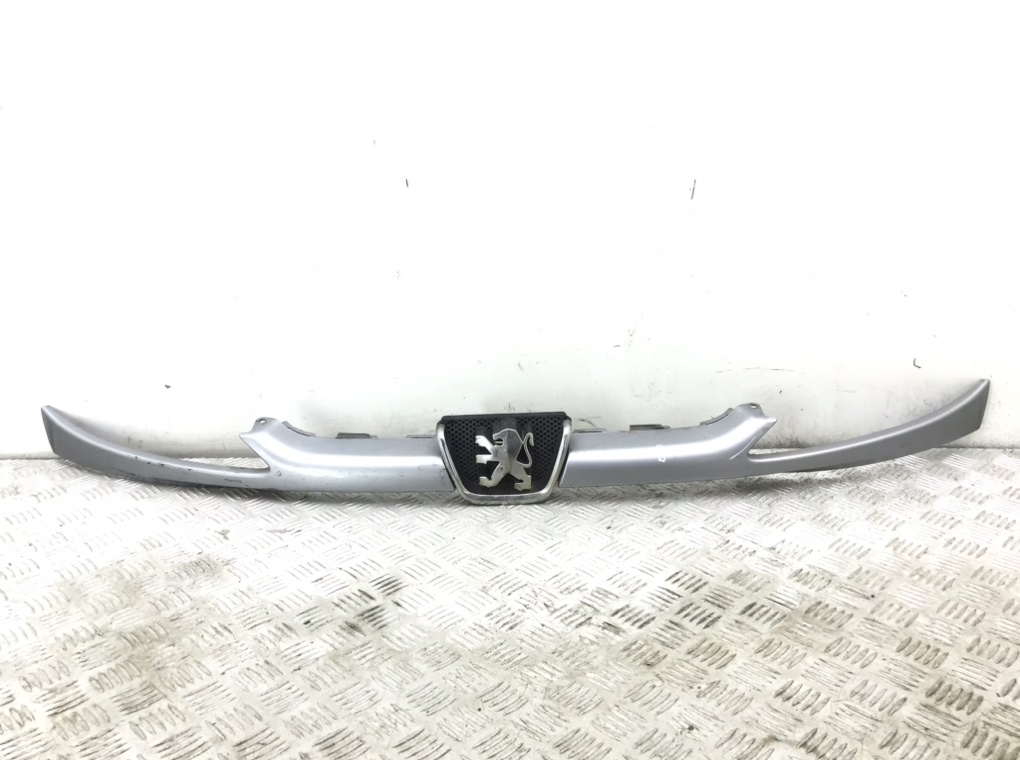 Решетка радиатора для Peugeot 206, 2002 г. 1.4 HDi дизель б/у