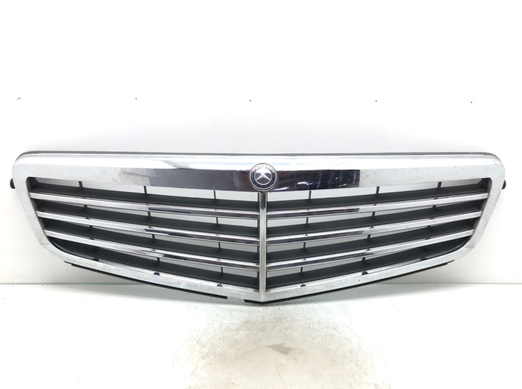 Решетка радиатора для Mercedes C W204, 2008 г. 2.2 CDi дизель б/у