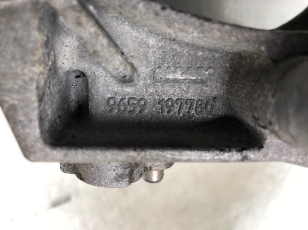 Кронштейн генератора для Peugeot 207, 2010 г. 1.4 i бензин б/у — фото 7