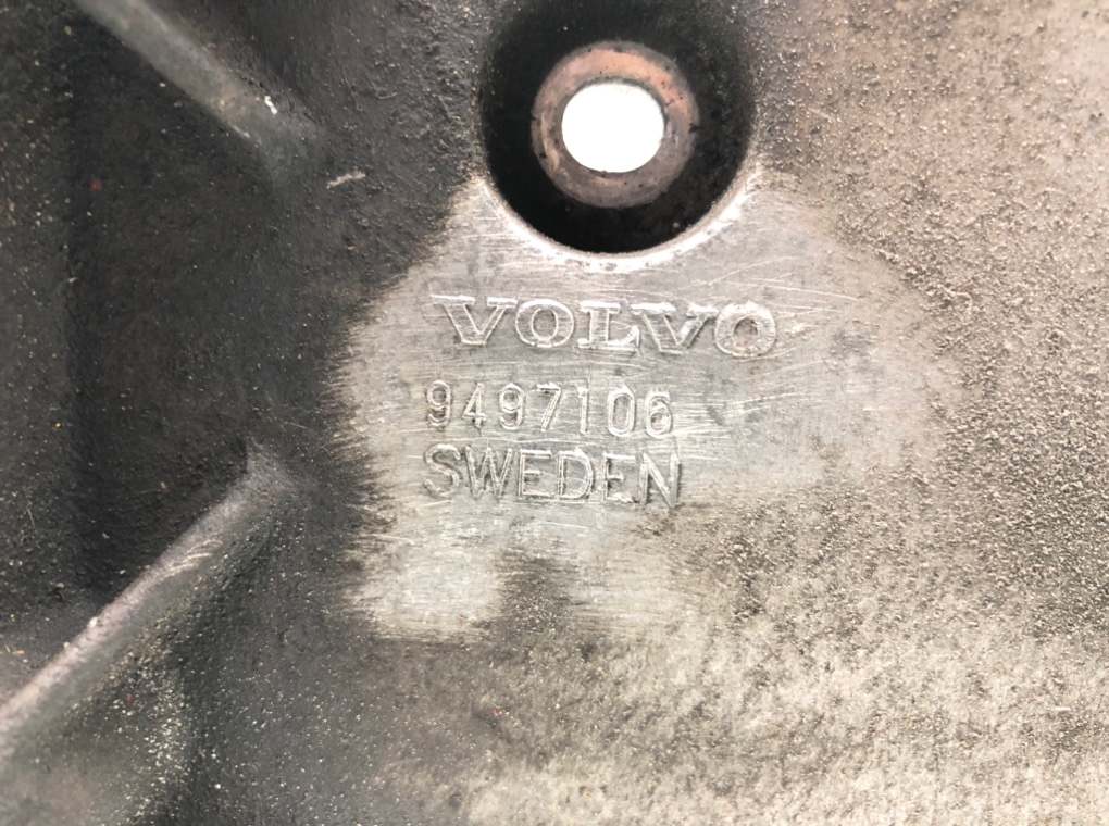 Кронштейн генератора для Volvo V70, 2002 г. 2.4 i бензин б/у — фото 7