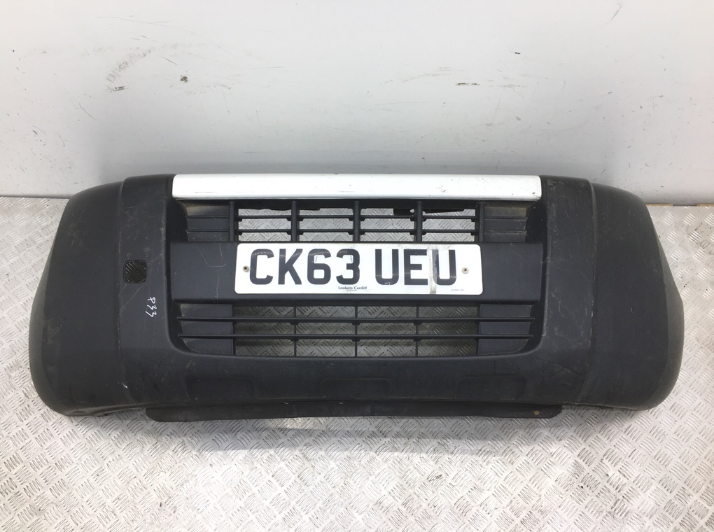 Бампер передний для Peugeot Bipper, 2013 г. 1.3 HDi дизель б/у