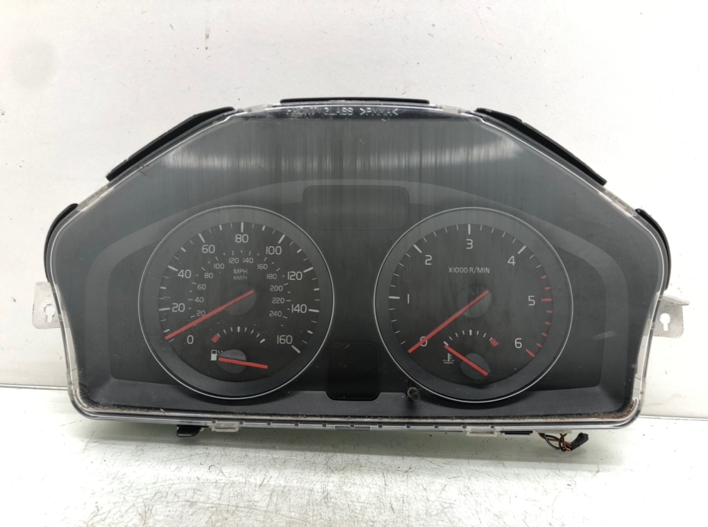 Щиток приборов (приборная панель) для Volvo V50, 2010 г. 1.6 TD дизель б/у