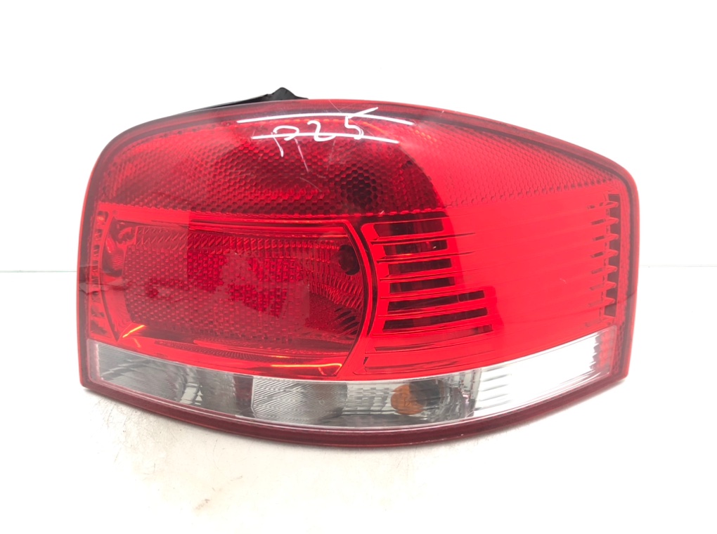 Фонарь задний правый для Audi A3, 2003 г. 2.0 TDi дизель б/у