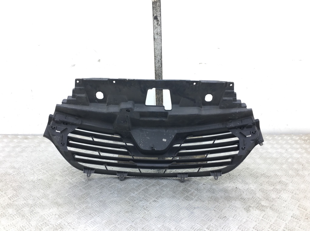 Решетка радиатора для Renault Trafic, 2015 г. 1.6 DCi дизель б/у — фото 3