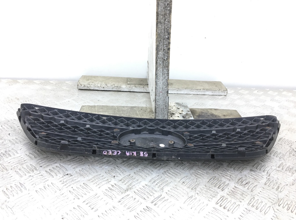 Решетка радиатора для Kia Ceed, 2008 г. 1.6 CRDi дизель б/у — фото 4
