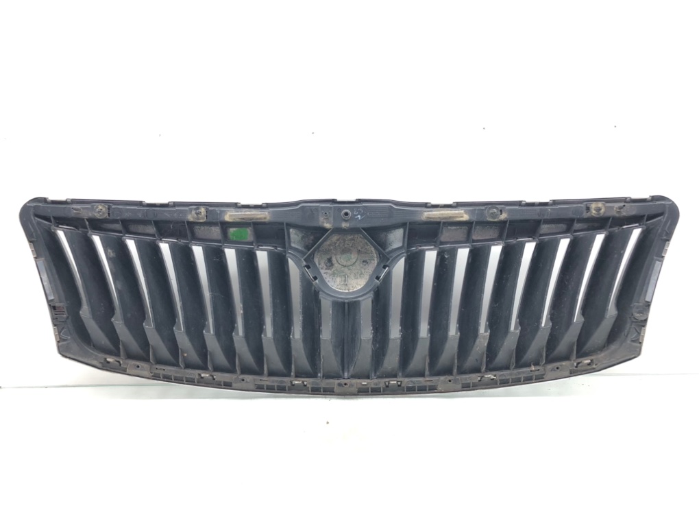 Решетка радиатора для Skoda Octavia, 2011 г. 1.6 TDi дизель б/у — фото 4