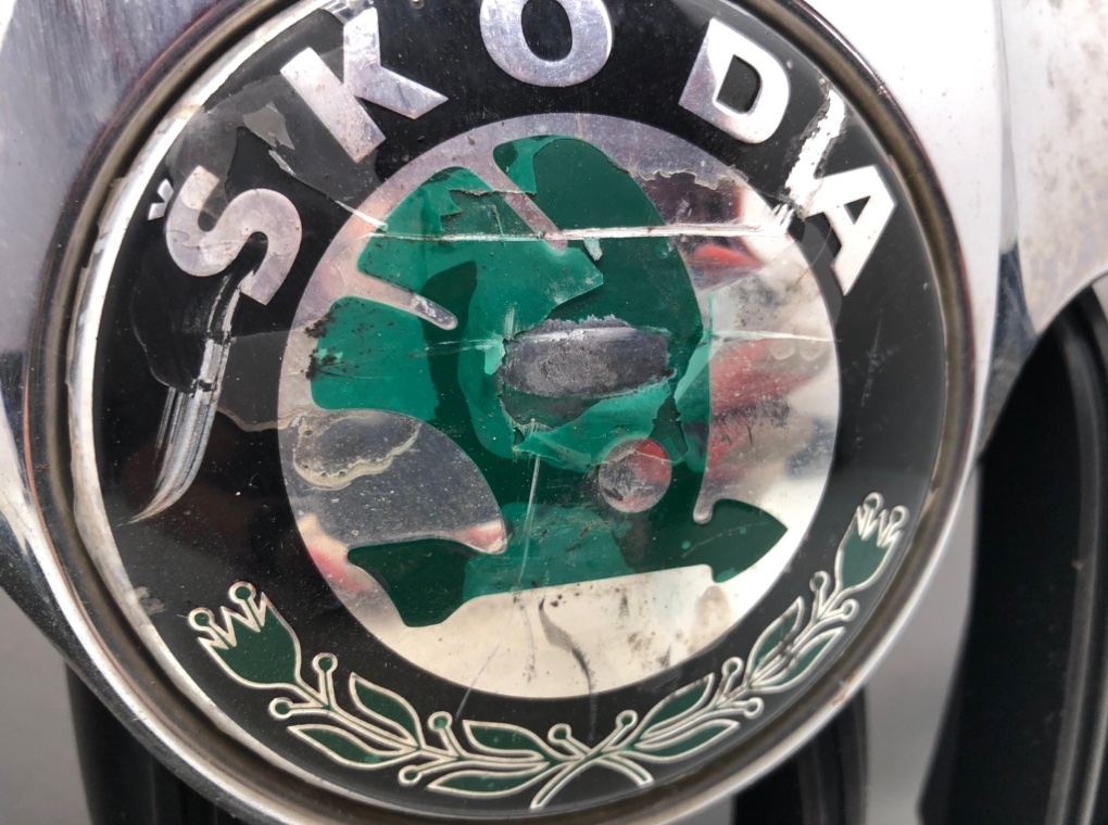 Решетка радиатора для Skoda Octavia, 2011 г. 1.6 TDi дизель б/у — фото 6