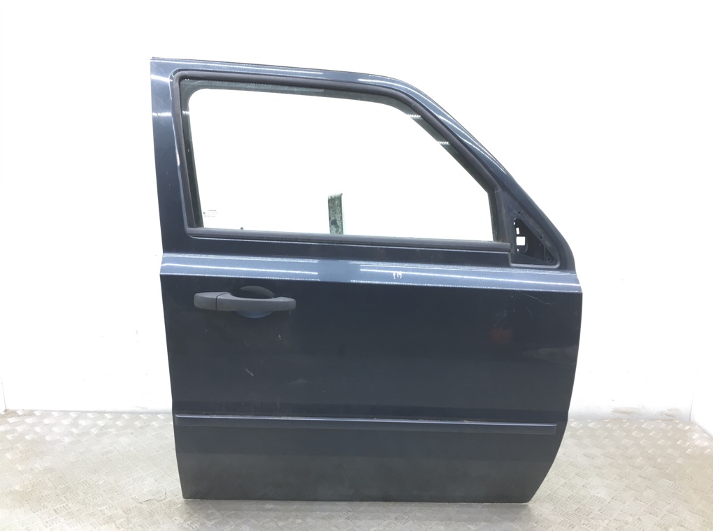 Дверь передняя правая для Jeep Patriot, 2008 г. 2.0 CRD дизель б/у