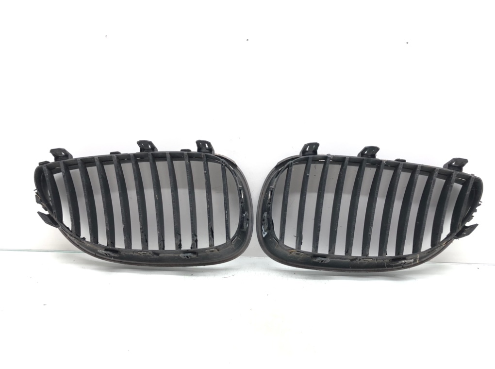 Решетка радиатора для BMW 5 E60/E61, 2008 г. 3.0 TD дизель б/у — фото 3