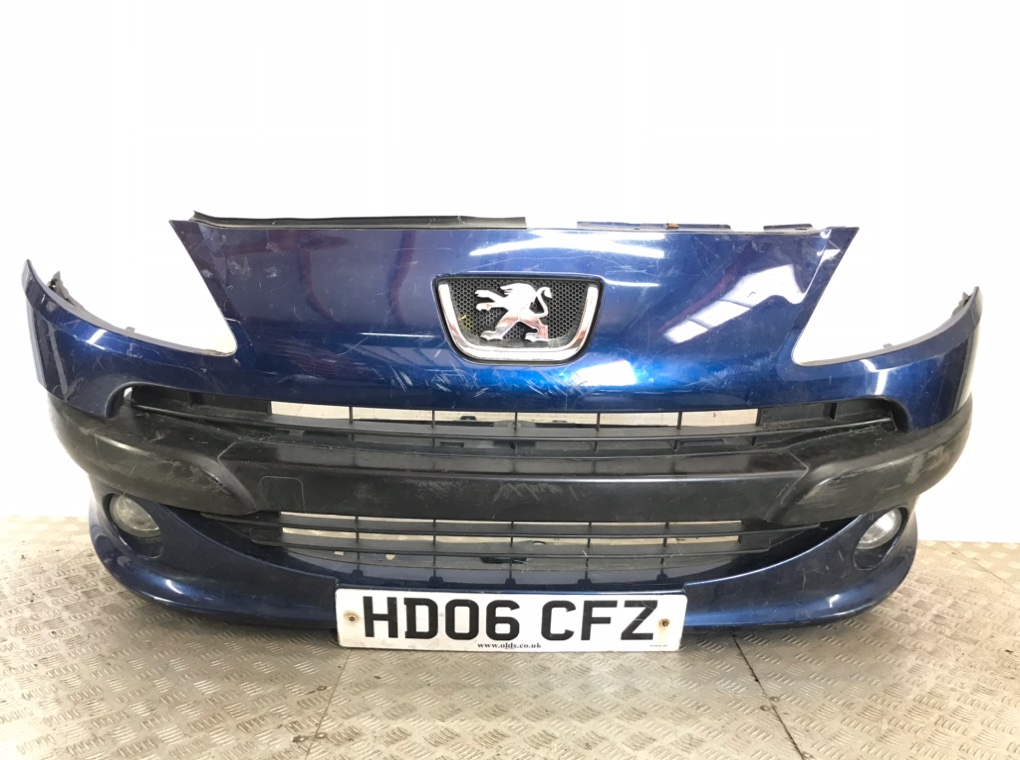 Бампер передний для Peugeot 1007, 2006 г. 1.4 б/у