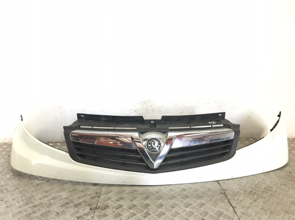 Решетка радиатора для Opel Vivaro, 2008 г. 2.0 CDTi дизель б/у