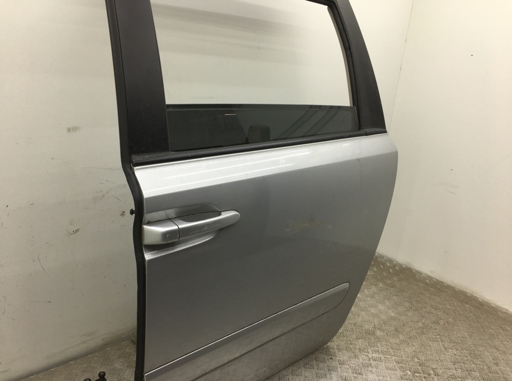 Дверь сдвижная левая для Kia Carnival, 2007 г. 2.9 CRDi дизель б/у — фото 2