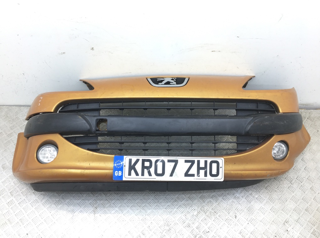 Бампер передний для Peugeot 1007, 2007 г. 1.4 i бензин б/у
