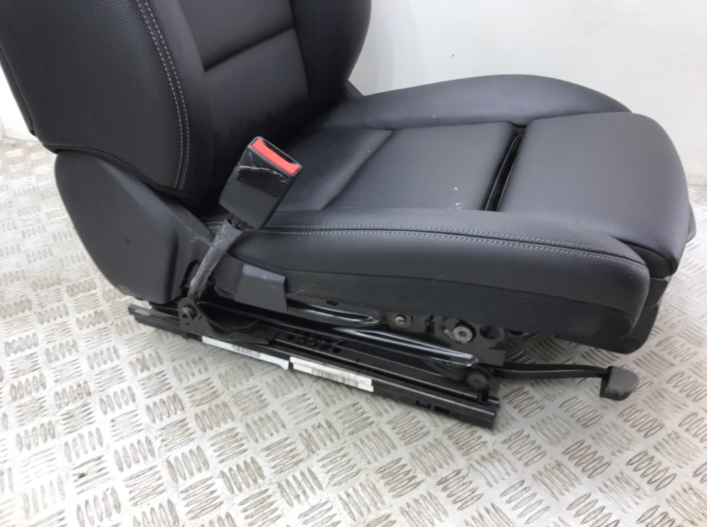 Салон (комплект сидений) для Mercedes A W176, 2016 г. 2.2 CDi дизель б/у — фото 9