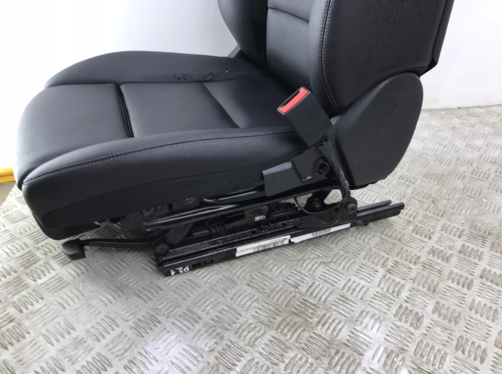 Салон (комплект сидений) для Mercedes A W176, 2016 г. 2.2 CDi дизель б/у — фото 10