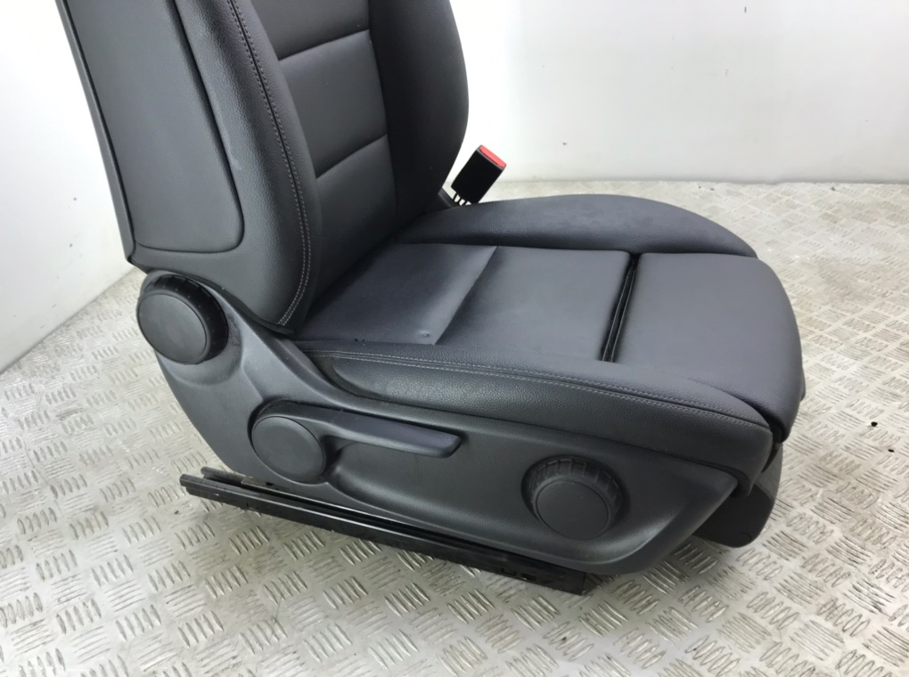 Салон (комплект сидений) для Mercedes A W176, 2016 г. 2.2 CDi дизель б/у — фото 12