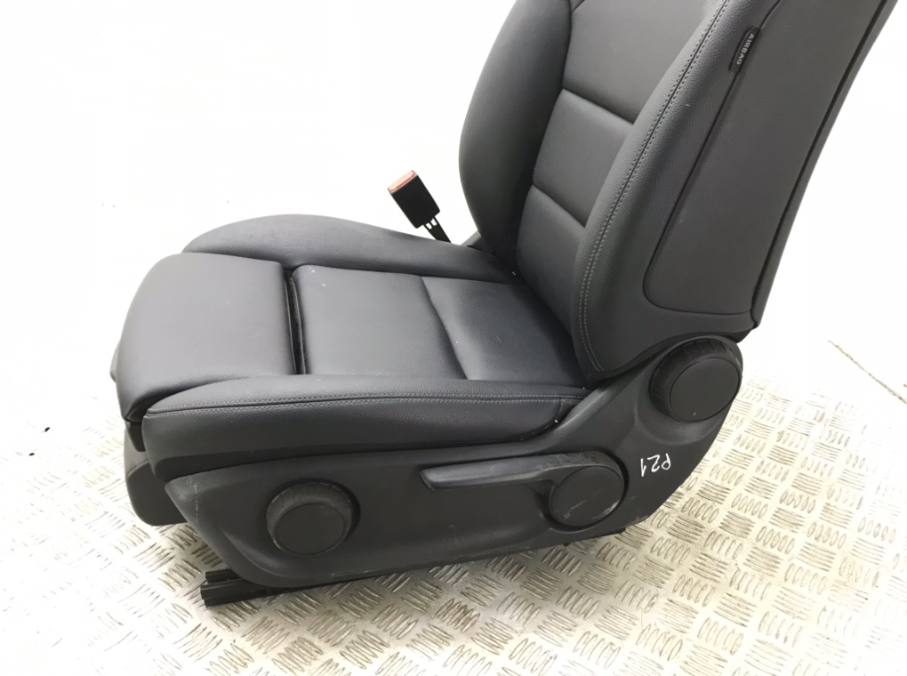 Салон (комплект сидений) для Mercedes A W176, 2016 г. 2.2 CDi дизель б/у — фото 13