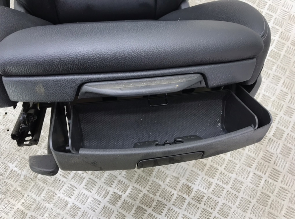 Салон (комплект сидений) для Mercedes A W176, 2016 г. 2.2 CDi дизель б/у — фото 18