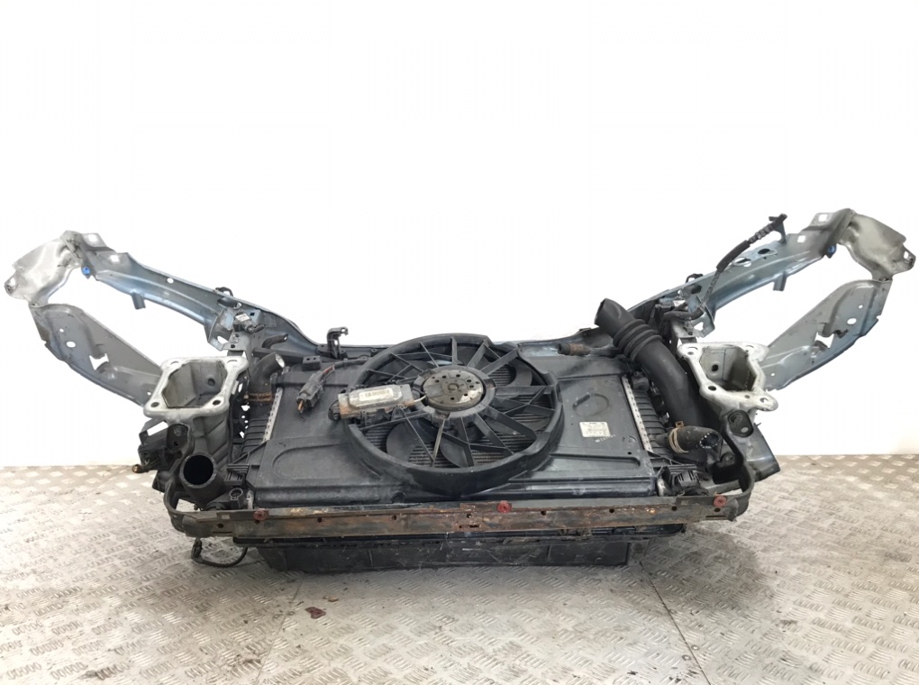 Панель передняя (телевизор) для Volvo V50, 2004 г. 2.0 TD дизель б/у — фото 6