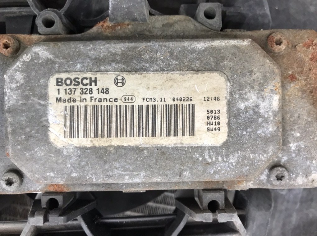 Панель передняя (телевизор) для Volvo V50, 2004 г. 2.0 TD дизель б/у — фото 11