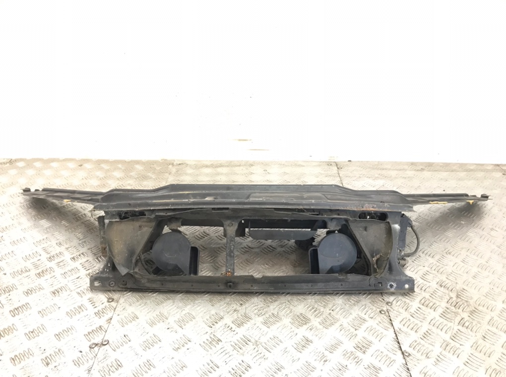 Панель передняя (телевизор) для Volvo V70, 2002 г. 2.4 D5 дизель б/у