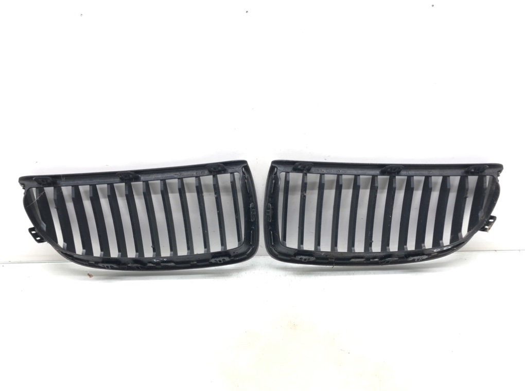 Решетка радиатора для BMW 3 E90/E91/E92/E93, 2006 г. 2.0 i бензин б/у — фото 2