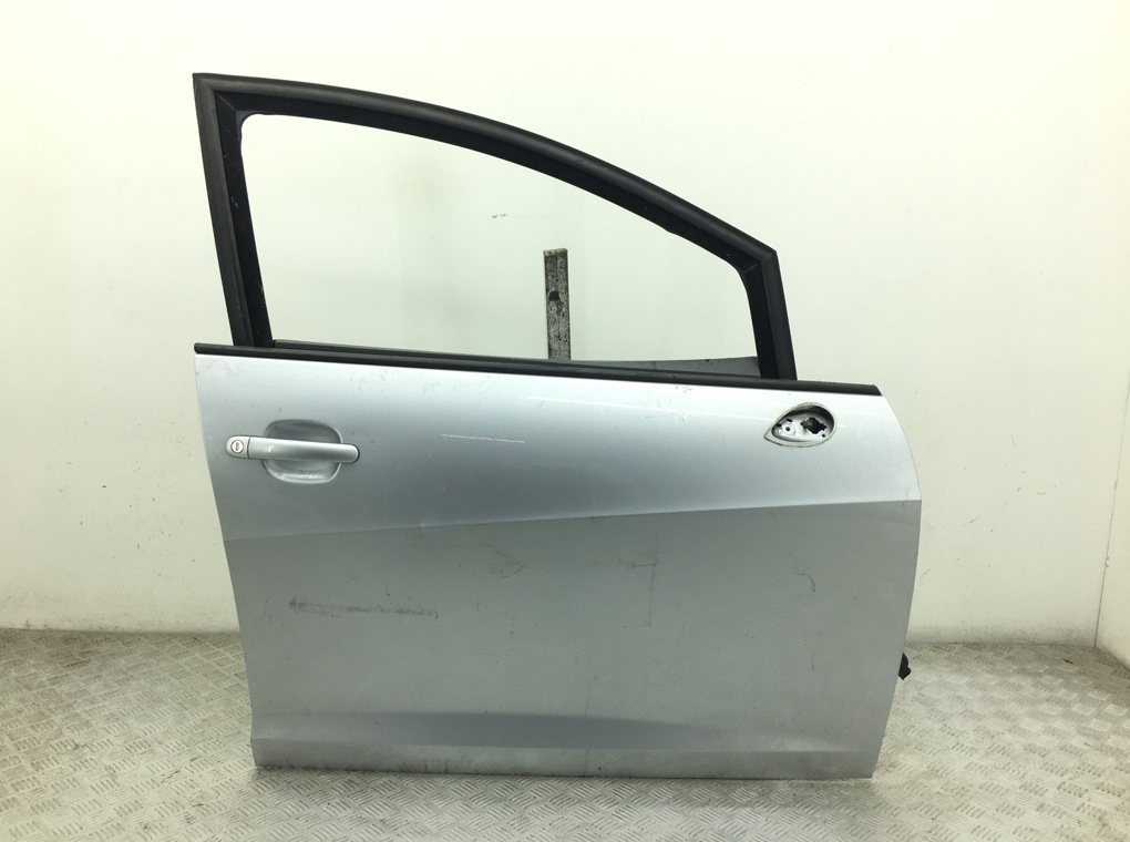 Дверь передняя правая для Seat Ibiza, 2011 г. 1.6 TDi дизель б/у
