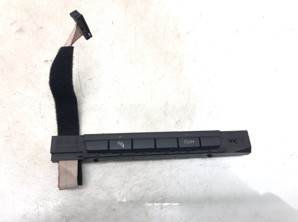 Кнопка парктроника для BMW 1 E87/E81/E82/E88, 2008 г. 2.0D дизель б/у