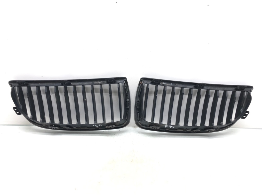 Решетка радиатора для BMW 3 E90/E91/E92/E93, 2006 г. 2.0 TD дизель б/у — фото 2