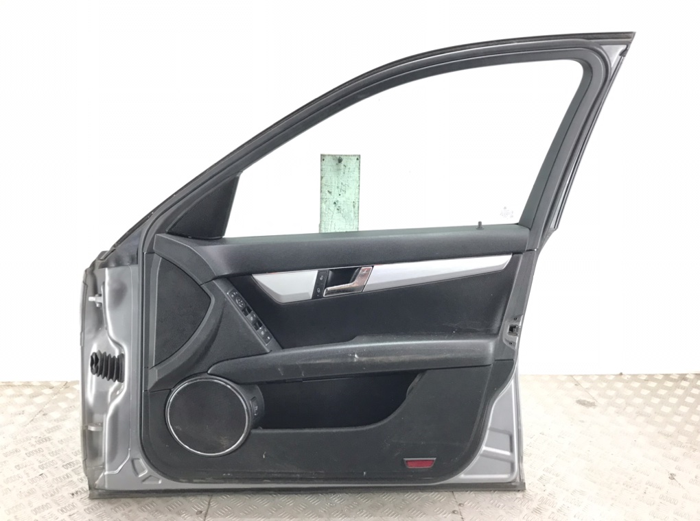Дверь передняя правая для Mercedes C W204, 2008 г. 2.2 CDi дизель б/у — фото 3
